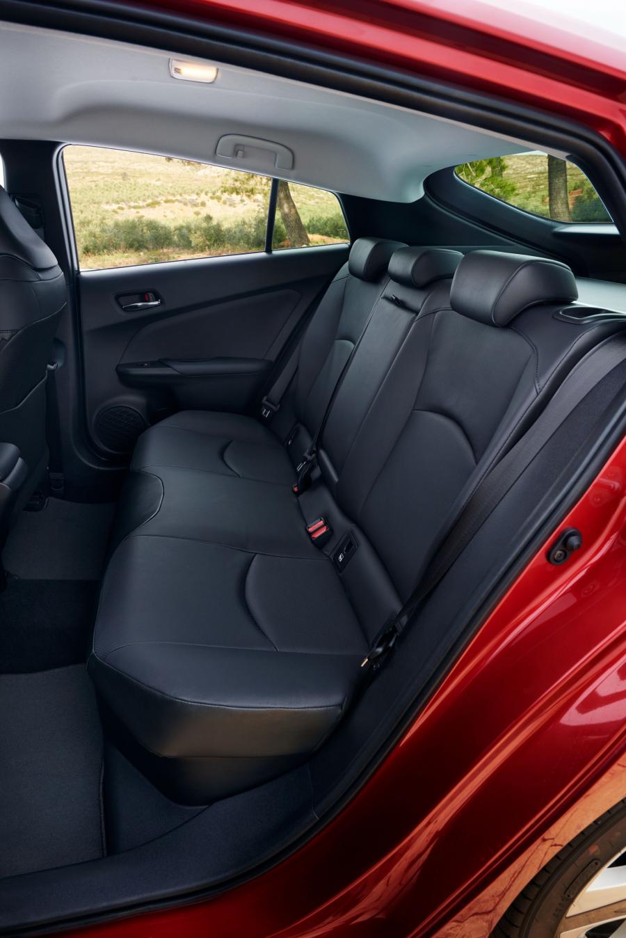  Toyota Prius 2016 года  (WW) (фото 4 из 30)